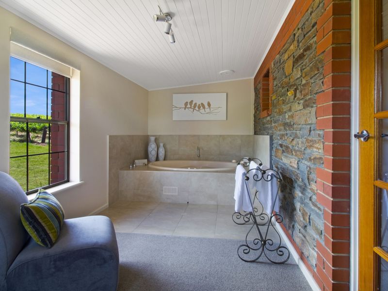 Stonewell Cottages & Vineyards - Image 3