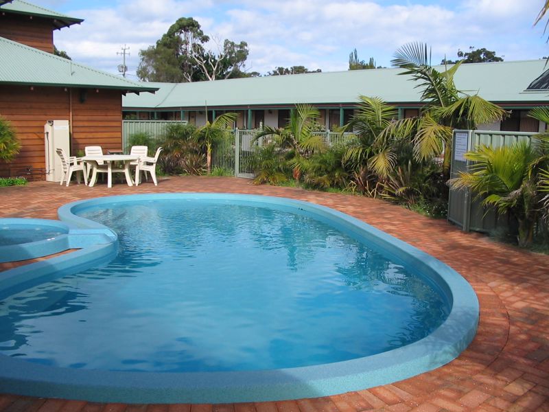 Tree Top Walk Motel and Restaurant - Image 5