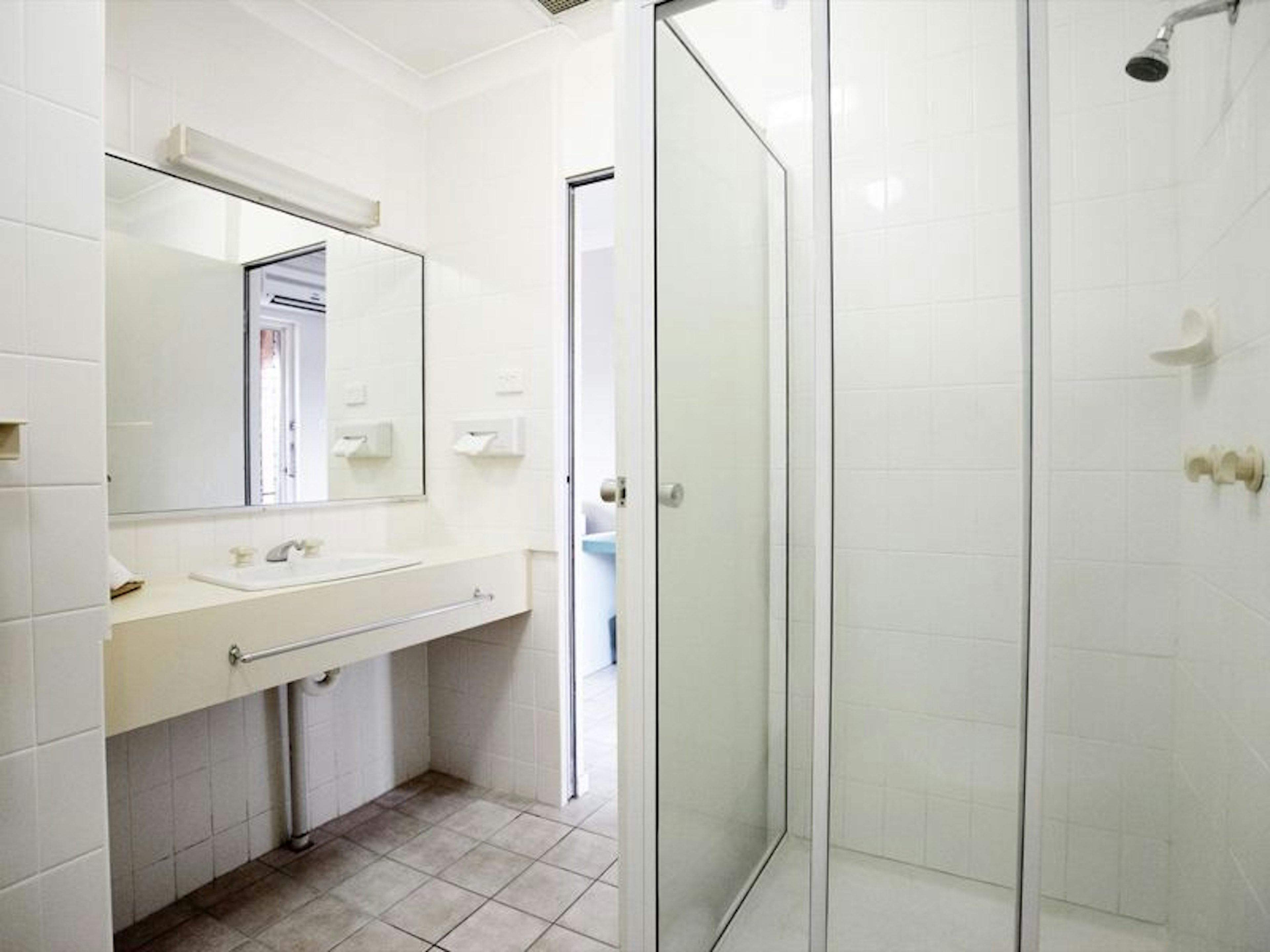 Vale Hotel - Image 2